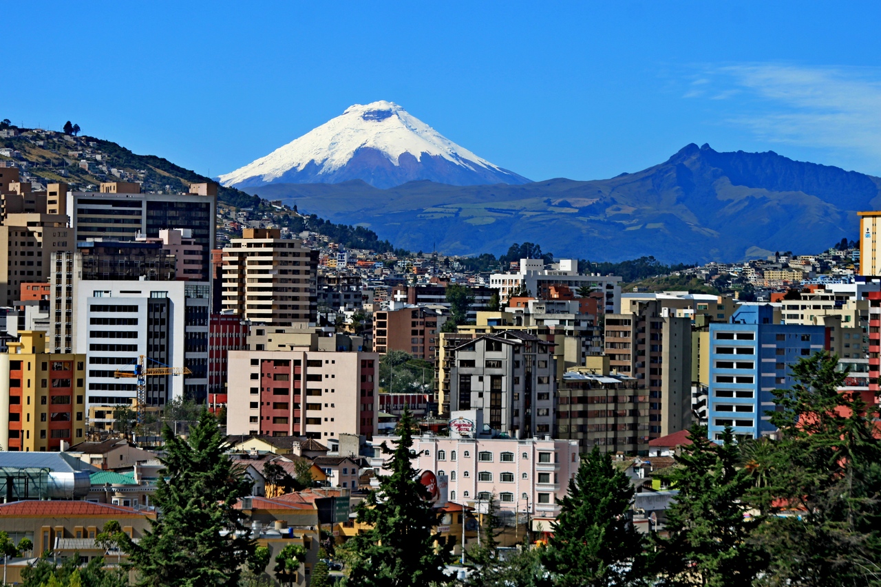 Quito, Half the World.